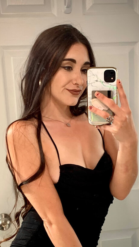 Eva Ellie