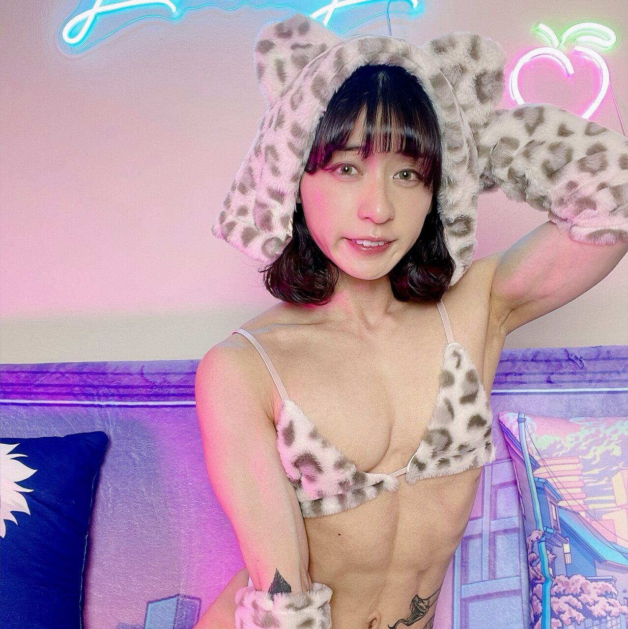 Peachy 🍑🐱🧁 at onlyfans