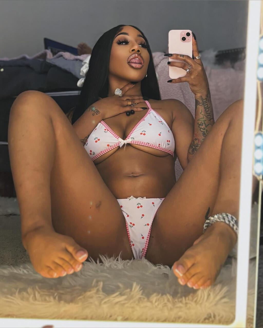 Pretty lipss 🥂🩷 at onlyfans