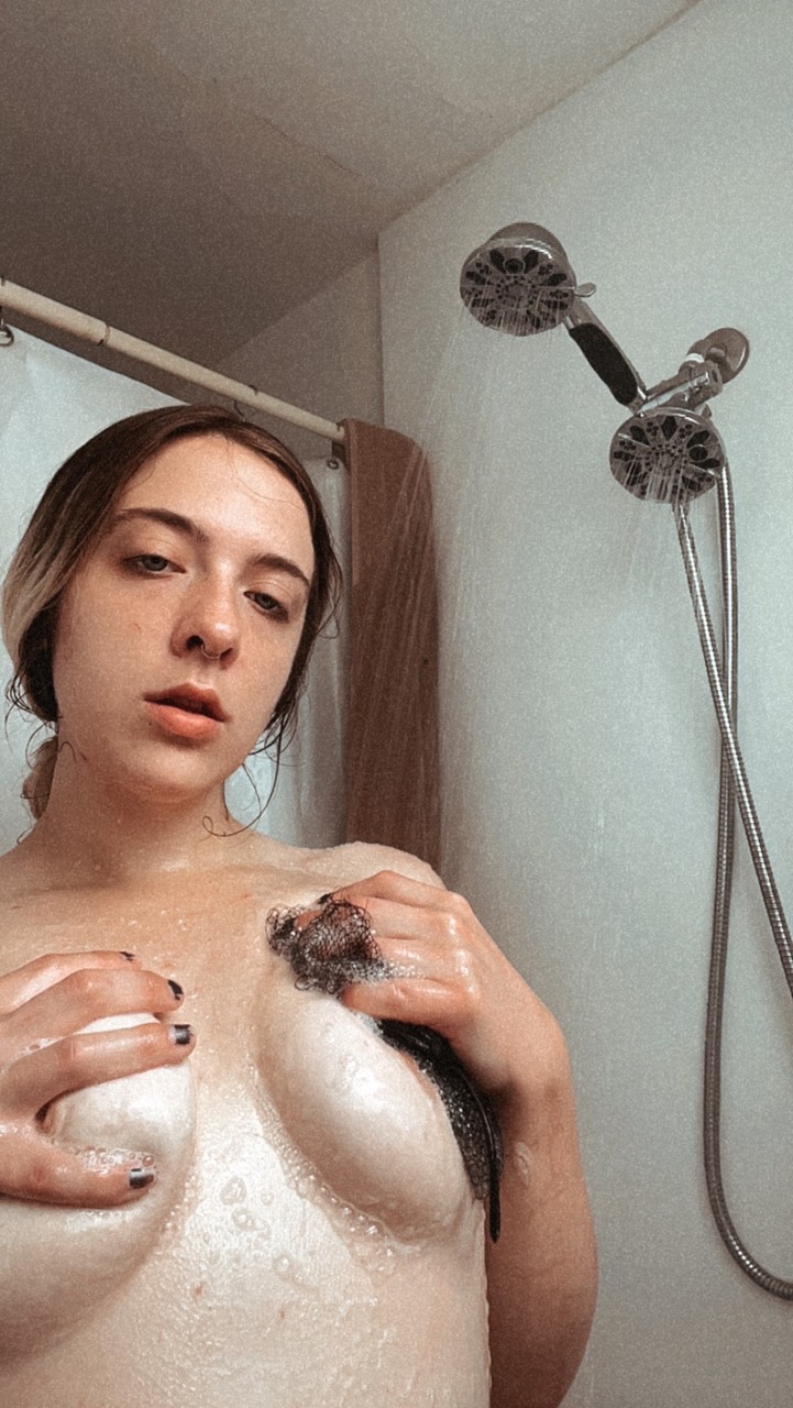 River 🌝🤍✨⭐️🌧👑 at onlyfans