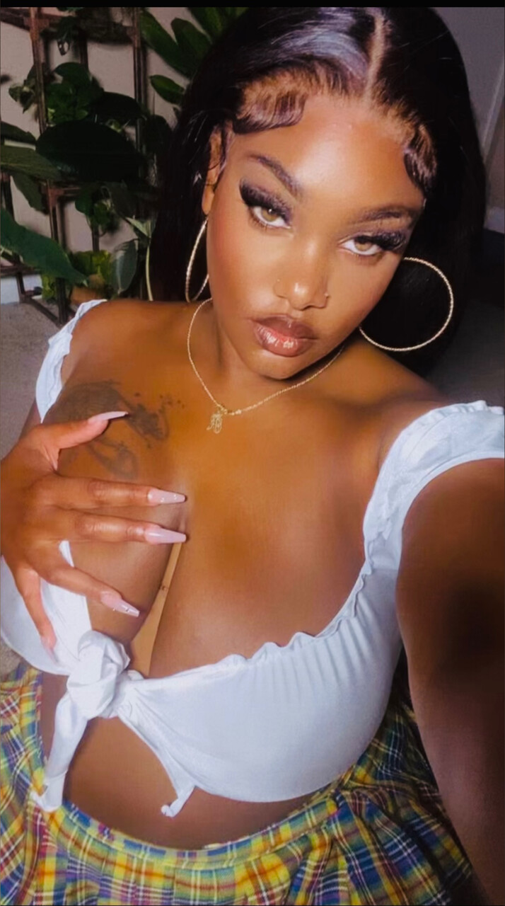 SeyvensHoneey at onlyfans