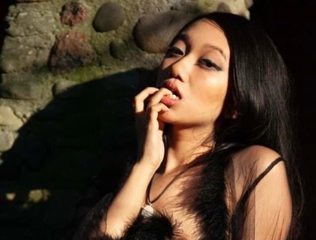 Mona - onlyfans