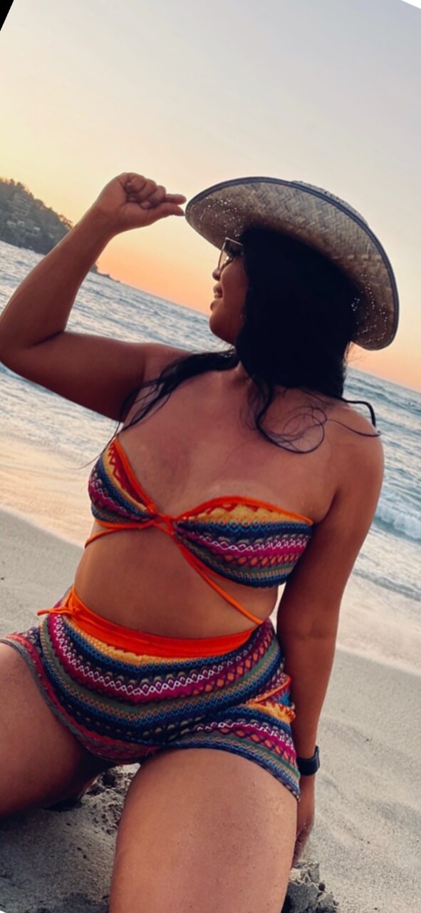 Mía Khalifa Mexicana! 🤓💦🍑 at onlyfans
