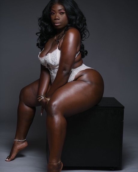 Godivaaa 🍑 🍫 👸🏿