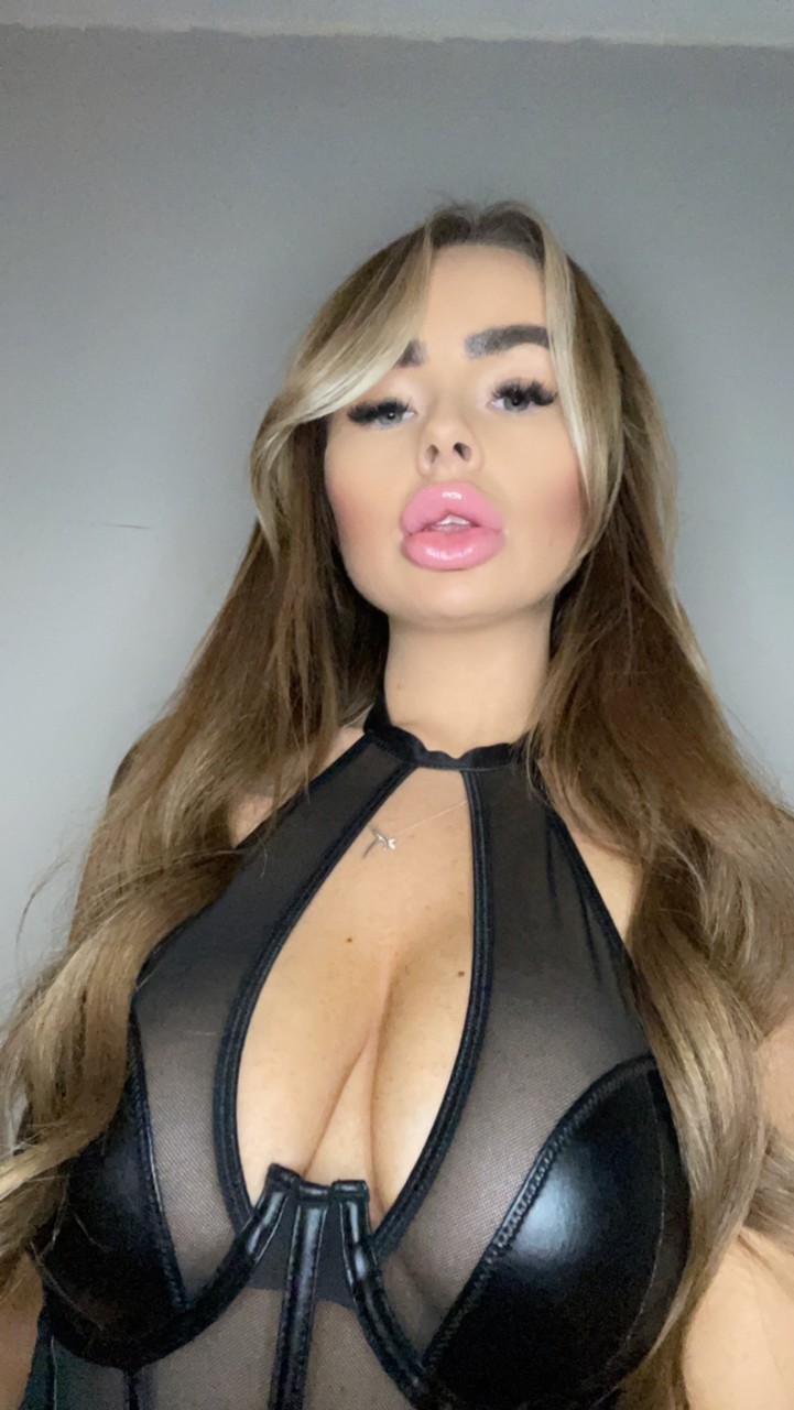 Daisy Jones at onlyfans