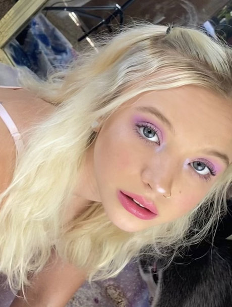 Blonde Bunny - onlyfans