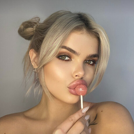Alina💋