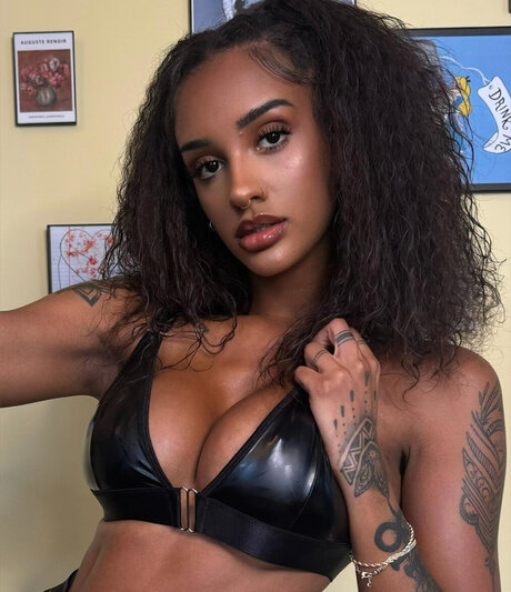 Zoey Sinn Free - onlyfans