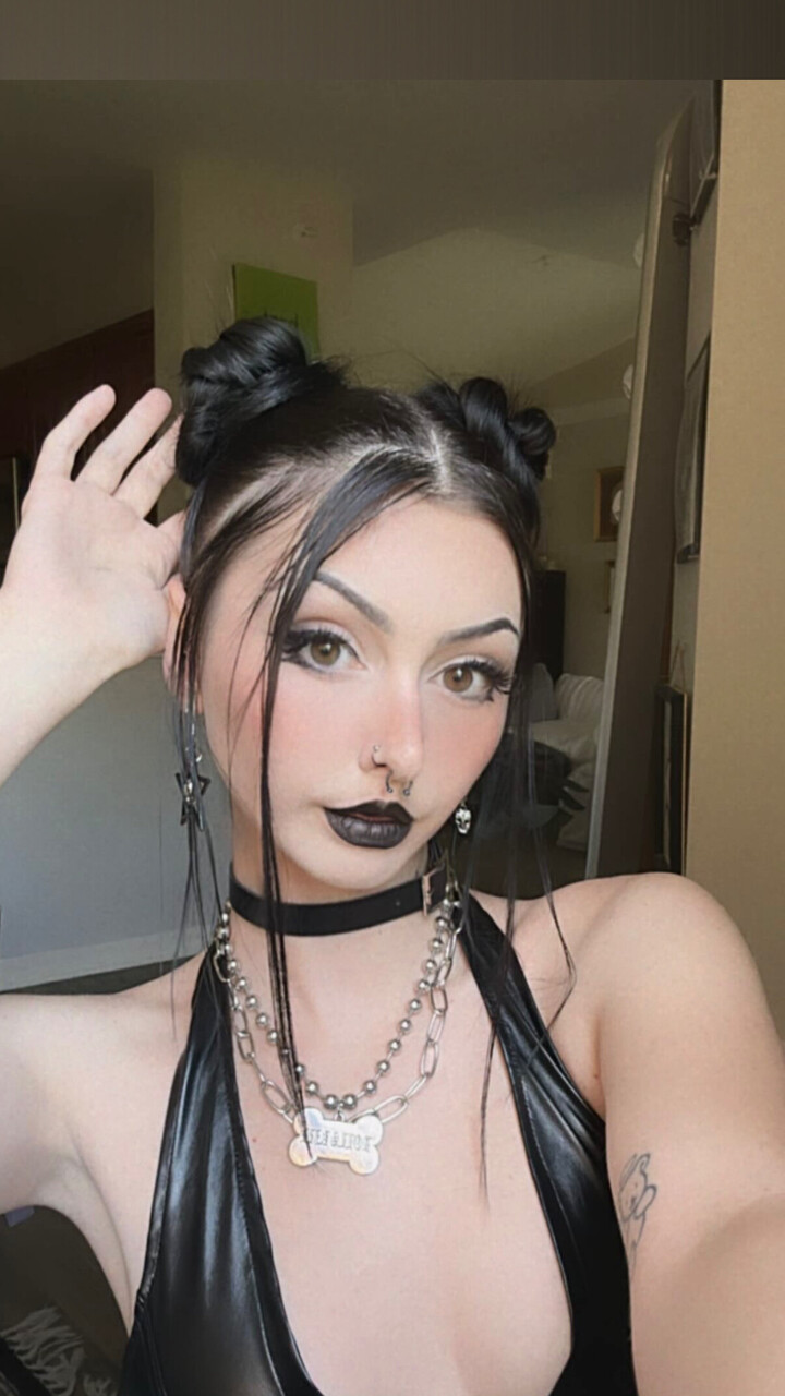 Nessi 🖤 at onlyfans