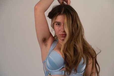Chloe Kreams | Huge Bush &amp;amp Hairy Armpits