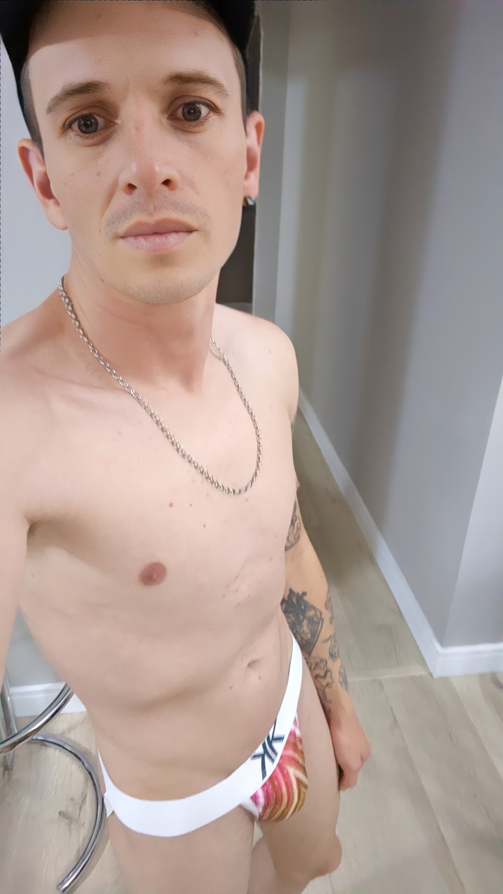Olyvergay (FREE) at onlyfans