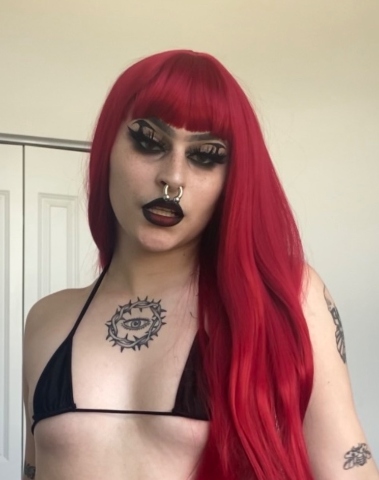 Alice 🖤 at onlyfans