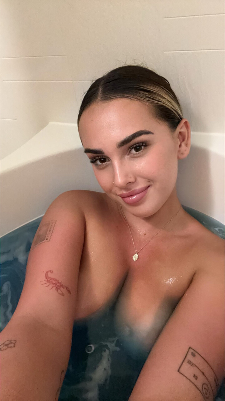 Lu 💕 at onlyfans