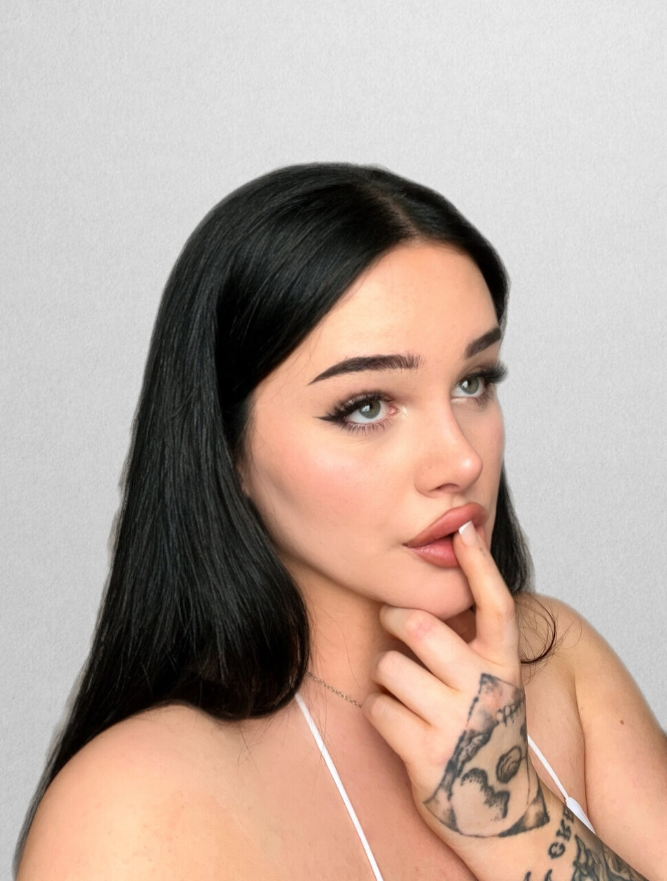TSAVIVAXO at onlyfans