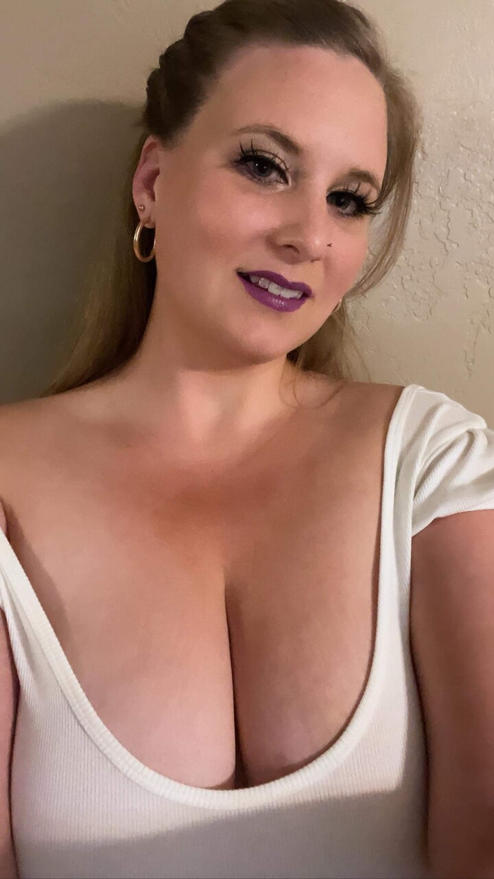 BootyfulBlueEyes at onlyfans