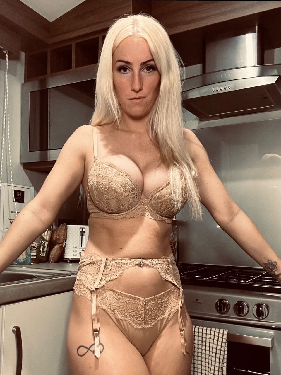 EvieEaves3 at onlyfans
