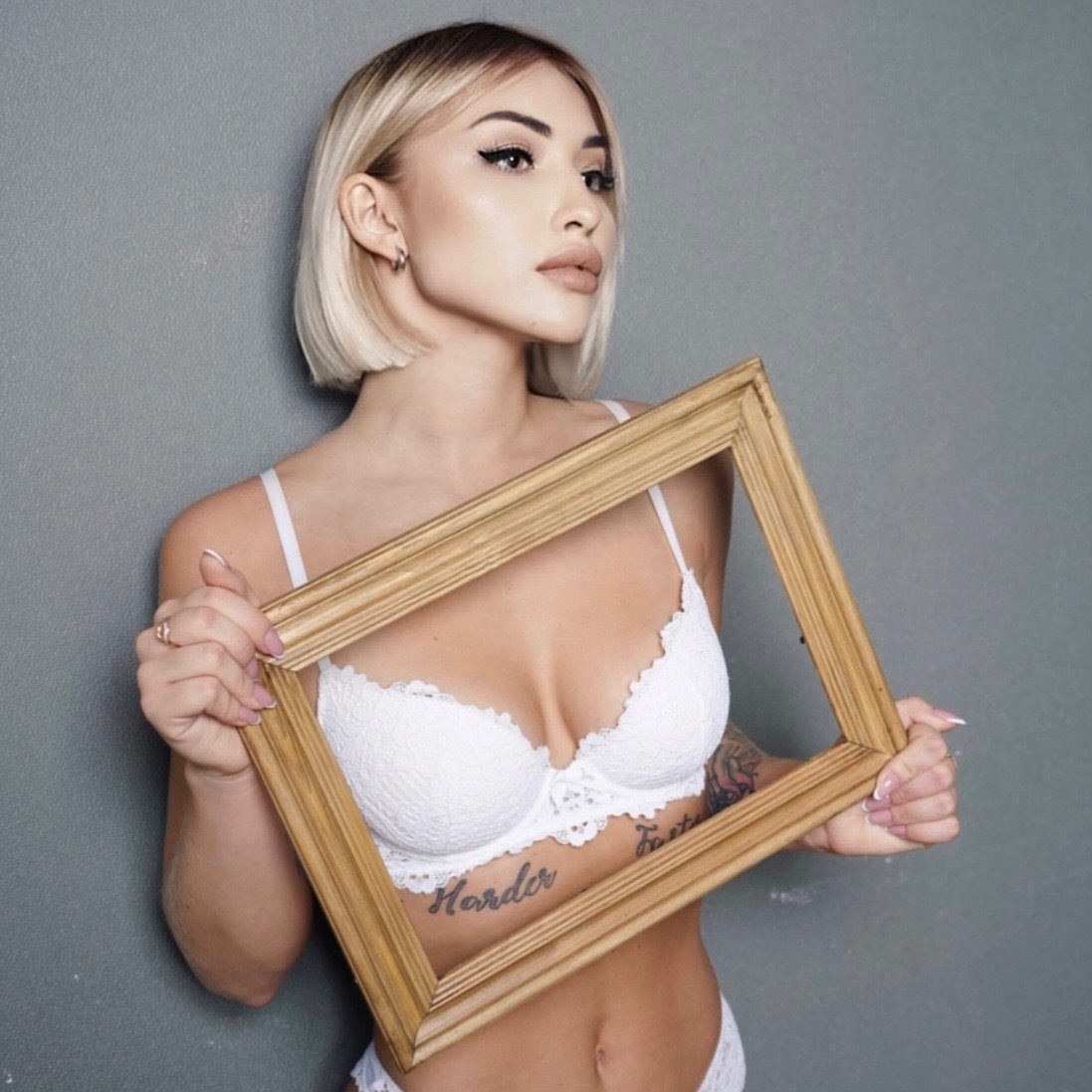 𝔐𝔞𝔯𝔶𝔞𝔫𝔞 at onlyfans